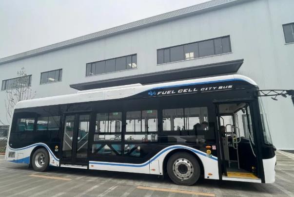 成都市經信局領導一行實地調研成都新研并試乘氫能公交.jpg