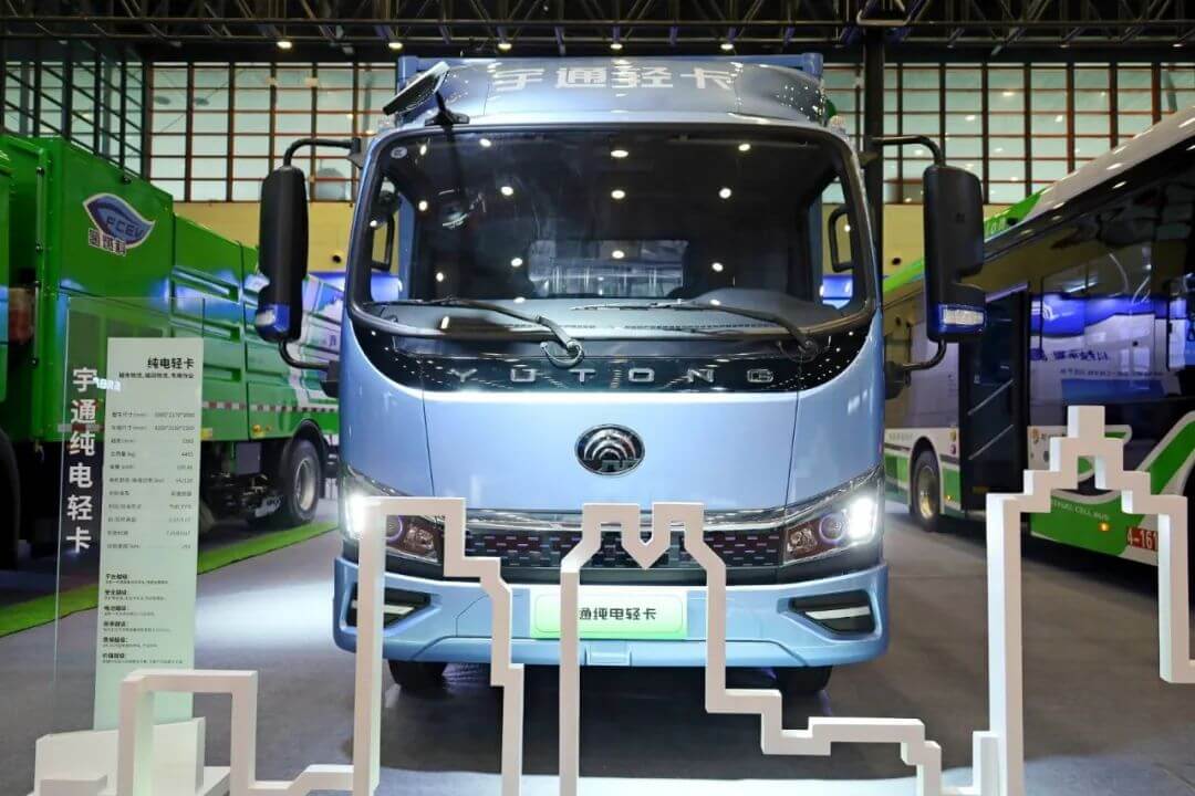 宇通新能源產品亮相2023第十一屆鄭州國際新能源汽車博覽會.jpg